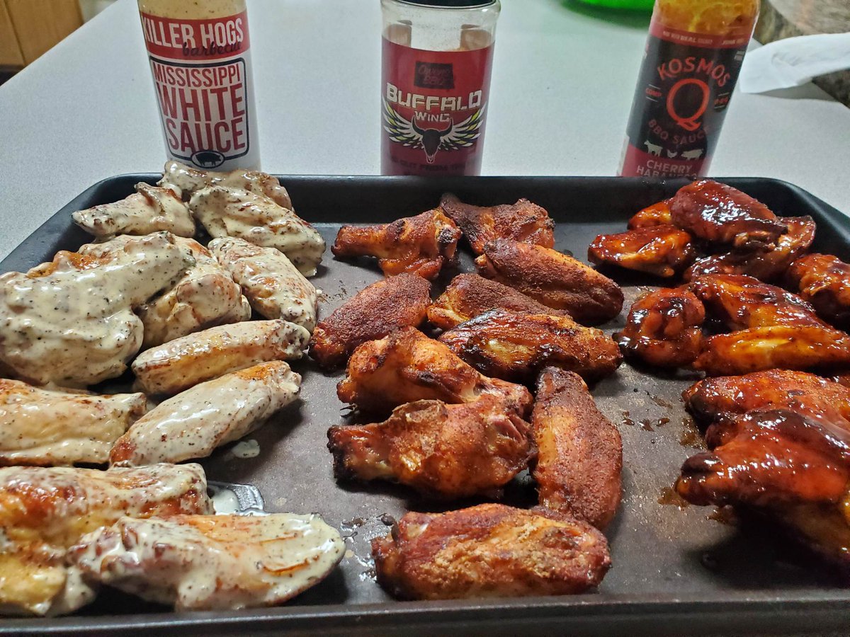 OBbqgrill's tweet photo. Friday evening we did a flavorful smorgasbord of a wing and drummy buffet. All were seasoned with Buffalo Wing… a portion left plain, another with Mississippi White Sauce and the rest with our classic go-to of Cherry Habanero BBQ Sauce. They sure went great with beer! https://t.co/lejeMmeIxU