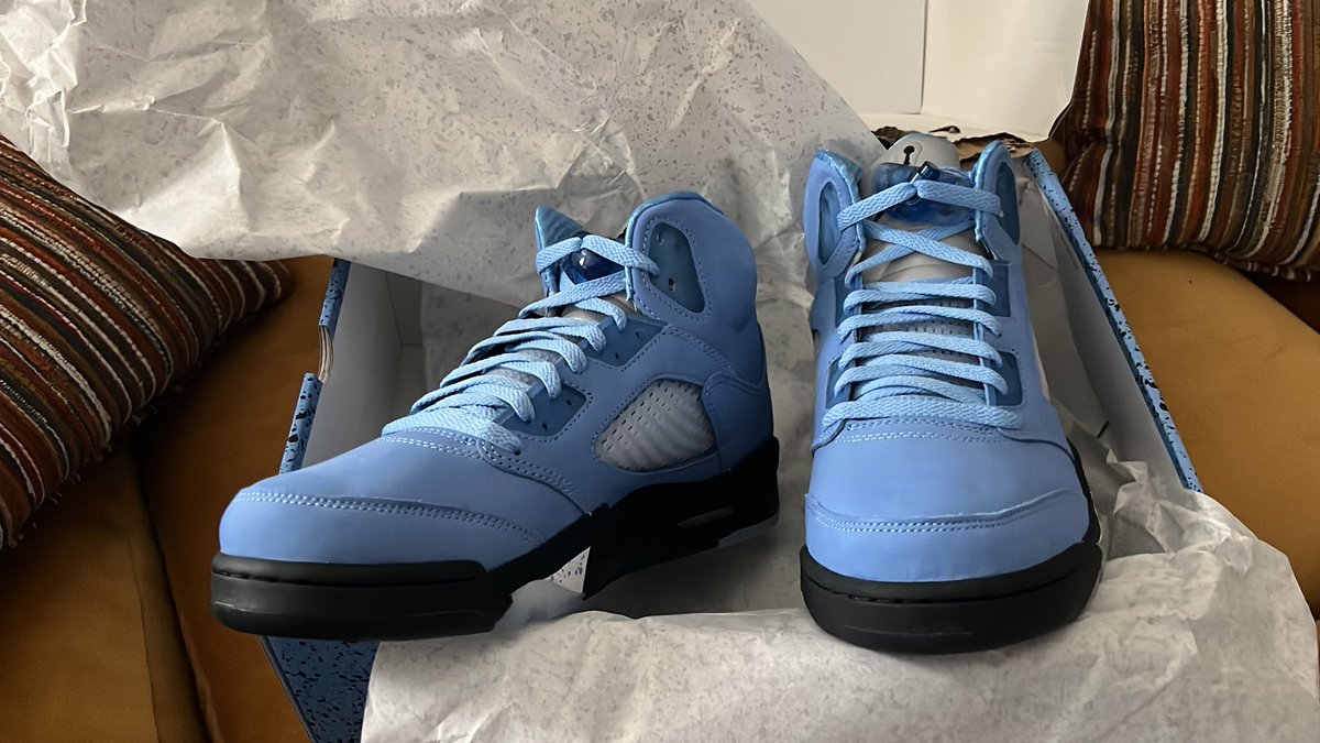 McAlisterDallas's tweet photo. Oh yes!!! #HeelYes @nike @AirJordanLinks @UNC_TarHeelFan @CountessesofUNC @GoHeels @UNC_Basketball @UNCBarstool @GoHeels @SRTarHeel @go_heels @TarHeelsFB https://t.co/8yOuvC9G0L