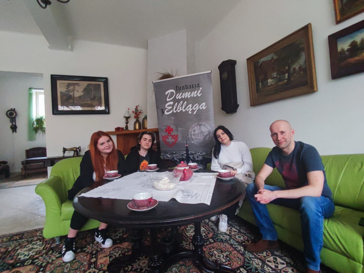 CamillvsNovakvs's tweet photo. Zaczynamy współpracę z młodzieżą we wspólnym prowadzeniu Centrum Edukacyjnego wedle oczekiwań edukacyjnych młodego pokolenia!
#turkus #teal https://t.co/9WK6gMCNz6