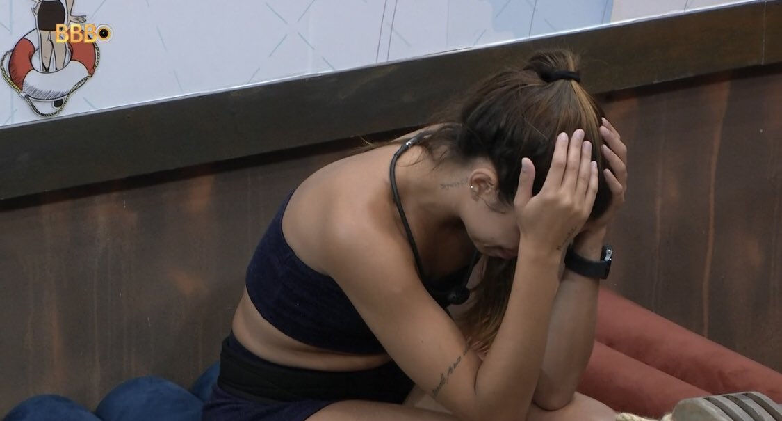 MariaFe31880515's tweet image. Ela chorando, e eu votando. #FicaKey #ForaSarah #BBB23