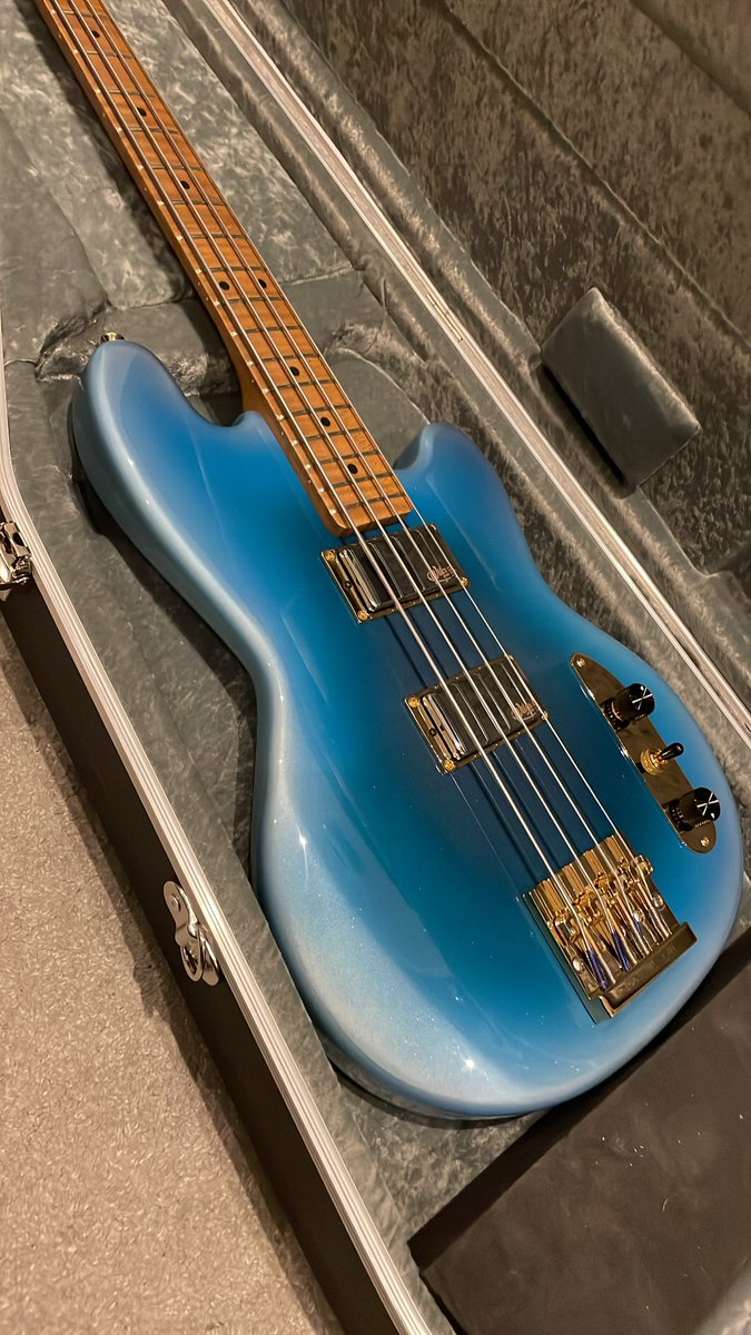 My god … IT EVEN SPARKLES 😭😭😭