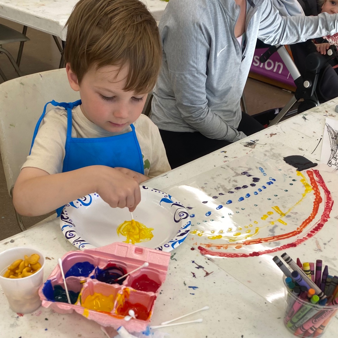 PiedmontArts's tweet image. Wee creators had fun finger painting on Mylar and learning about color theory with Education Coordinator Sarah Short during today's class.

#weecreate #crafts #artsed #fingerpainting #artintheheart