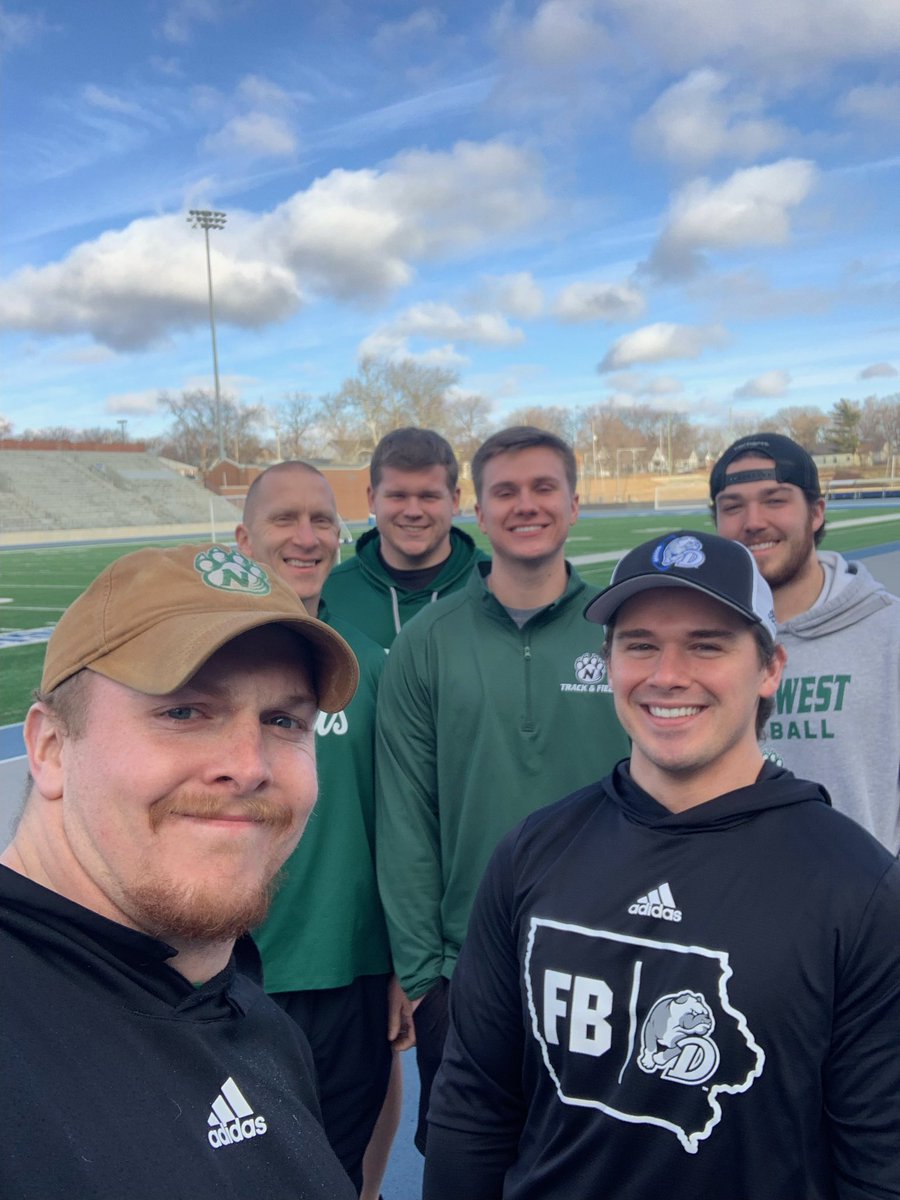 Spring break trip complete! Toured the weight rooms where two former GA’s are currently coaching! <a href="/ConnorWarrick/">Connor Warrick</a> <a href="/DakotaSteiner1/">Dakota Steiner</a> 

Also big thank you to <a href="/CoachPhaydavong/">Coach Scott Phaydavong</a> and <a href="/richardson60/">Mike Richardson</a> for giving us tours of your facilities!