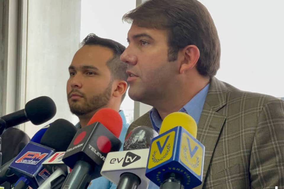 Jesusfbolivarb's tweet photo. La recuperación y mejora de los servicios públicos en el suministro de agua potable, telecomunicaciones o producción de gas doméstico, pasa obligatoriamente por una inversión en el sector eléctrico, de acuerdo al plan de gobierno para Venezuela de @prospericarlos #PlanProsperi https://t.co/X2B4cMyytT
