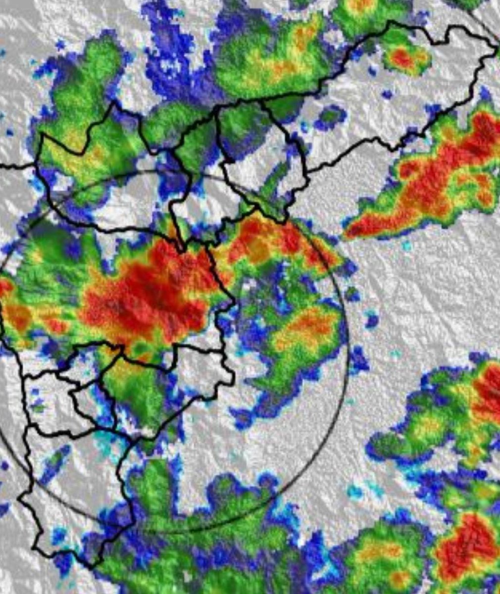 laderas_de's tweet photo. 🚨⛈️Vuelve la temporada de lluvias a Medellín y ¿qué ha hecho @AlcaldiadeMed para que los barrios afronten de mejor manera los aguaceros? NADA. De momento, la Declaratoria de Emergencia Climática solo ha servido de show mediático de @Quintero @DAGRDMedellin https://t.co/DYJAUE6cQ6