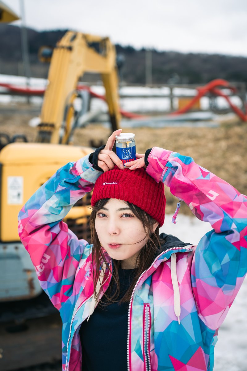 Keroro_Syogun's tweet photo. おはようございます🌈

やっぱり、雪かき☃️した後は、喉が渇きますね🍶😌

📅 2023年2月
🏠 #大分県 #九重森林公園スキー場
📸 ケロロ 将軍
👧 ちひろちゃん　@chi__san1105
💁‍♂️ ハタちゃん　@TommyDucci
#ワンカップ大関 https://t.co/2AJ9jcxMw9