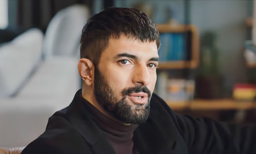 bugün günlerden 
#EnginAkyürek Engin Akyürek
#TahirLekesiz Tahir Lekesiz
#AdımFarah Adım Farah