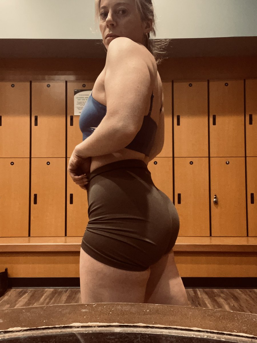 KKatchman's tweet photo. Shit lift today 😑🖕 https://t.co/rRR6VL9lCg