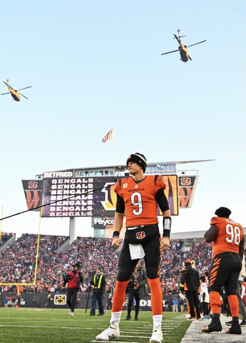 BengalsKorey's tweet photo. 🚨BREAKING 🚨: The Cincinnati Bengals sign QB Joe Burrow to a 15 Year 1 Billion Dollar contract , He also has ownership per source. The bengals keep their franchise Qb for years to come. https://t.co/l0Op5lFtaE