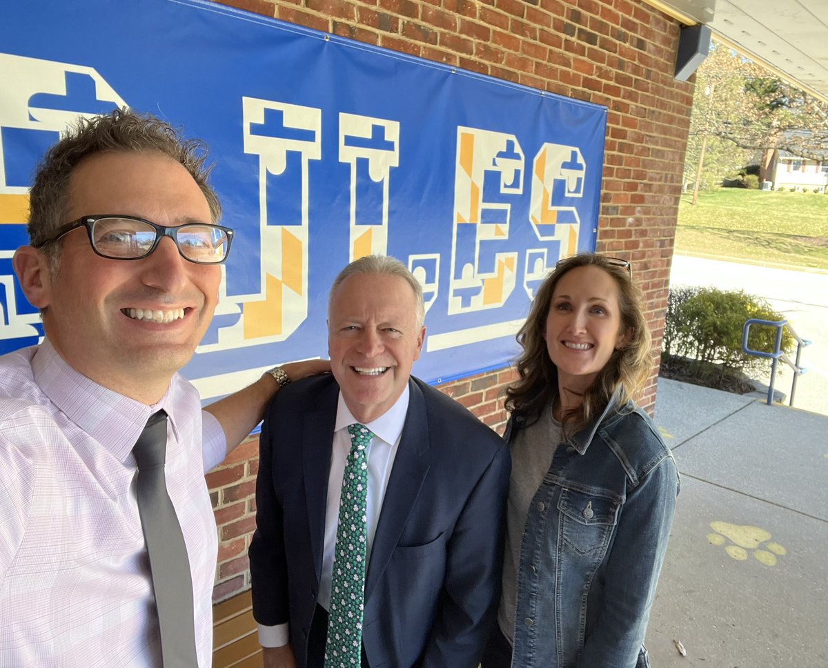 hcpss_sjles's tweet image. Always grateful for a visit from our SUPER Superintendent &amp;amp; Celebrity Reader Dr. Martirano! Thanks @SuperHCPSS for stopping by and for your leadership. Hope to see you at The Lane again real soon! #JaguarPride