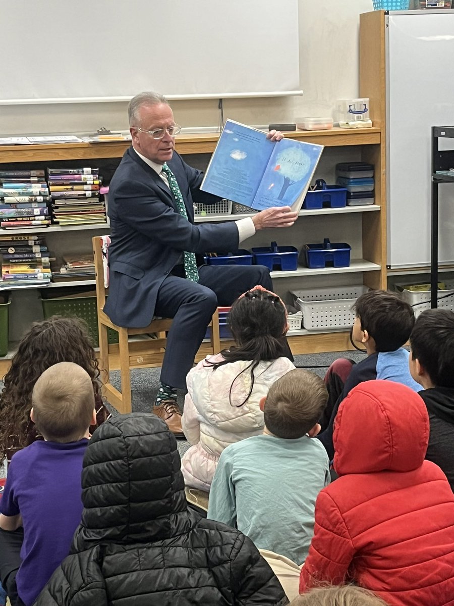 hcpss_sjles's tweet image. Always grateful for a visit from our SUPER Superintendent &amp;amp; Celebrity Reader Dr. Martirano! Thanks @SuperHCPSS for stopping by and for your leadership. Hope to see you at The Lane again real soon! #JaguarPride