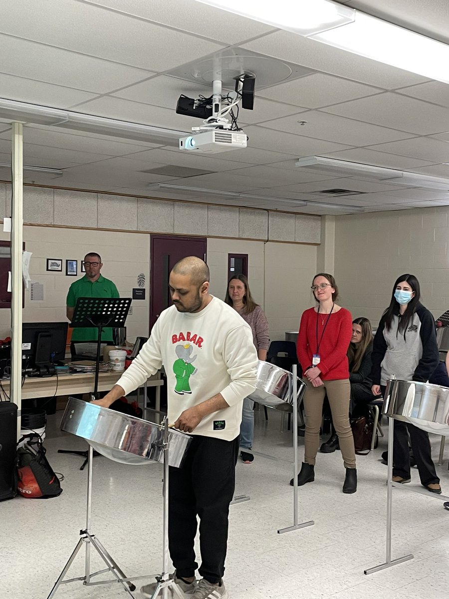 ChanMadray's tweet photo. @SunnyViewMS learning Steel Pan with @attractfunding and Music teachers of @PeelSchools ! Big ups @PeelArts1 https://t.co/9e2yCyhigS