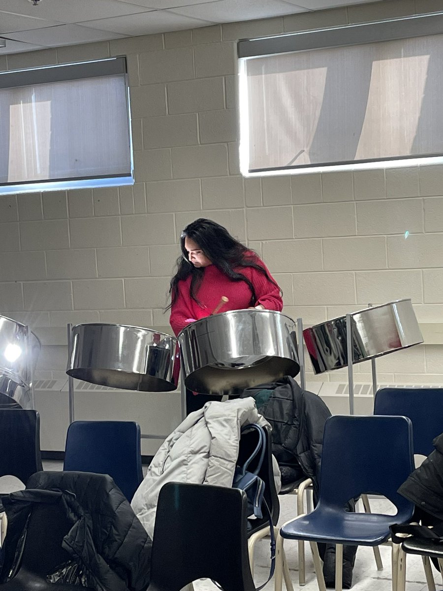 ChanMadray's tweet photo. @SunnyViewMS learning Steel Pan with @attractfunding and Music teachers of @PeelSchools ! Big ups @PeelArts1 https://t.co/9e2yCyhigS