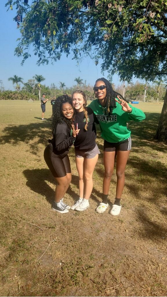 FMHS student volunteers assisted in today’s Elementary Special Olympics Field Day. Special thanks to Coach Garrett Copeland for teaching our students the importance of service above self. 💚🌊