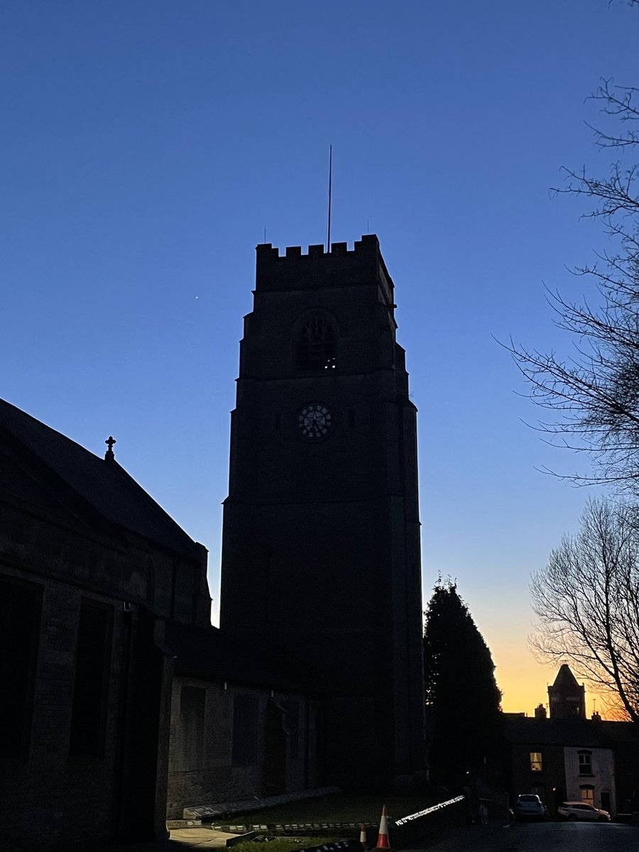 An evening of fellowship & prayer as Manchester Chapter met at St Michael's Alkrington for Exposition of the Blessed Sacrament and Benediction. Good to be together in the stillness as we were held in Christ's gaze. Thanks to @JenniBeaumont & @revjanehyde for tneir hospitality.