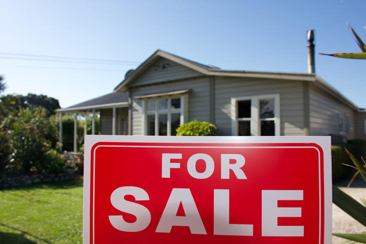 HomeBuyerClub's tweet photo. If you want to buy your first home, it is important you have a realistic budget from day one. It’s the first step in working out how much you can afford and how much the bank is likely to lend you. A budget also helps you focus on the right houses.
https://t.co/hW9OP4lat7 https://t.co/ABec03Y7Qp