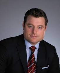 chorkins's tweet photo. It's time to meet another Bencher candidate running with the @FullStopTeam - say hello to Duncan J. Brown (aka D. Jared Brown aka @LitigationGuy)! As FullStop's resident #LitigationGuy, Duncan is involved in all kinds of high profile litigation... https://t.co/vL6YZcWtN9