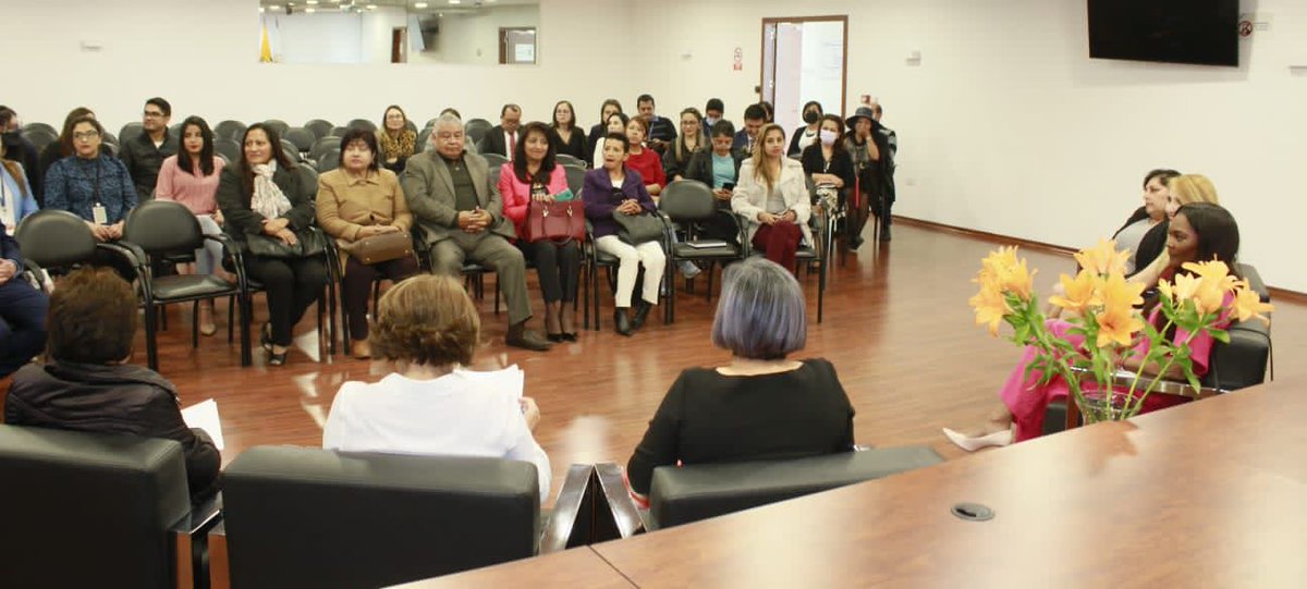 #8m I En el conversatorio se comparten experiencias y vivencias sobre estereotipos sociales de las mujeres. Participan lideresas de organizaciones de mujeres, juezas de paz, administradoras de justicia, abogadas en libre ejercicio y servidoras judiciales de #Pichincha.