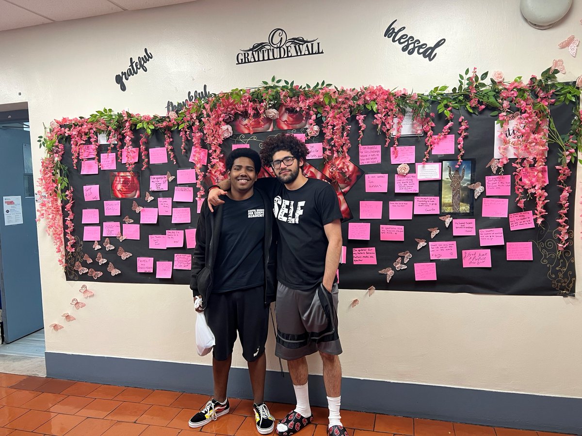 MTC_Trains's tweet photo. Staff and students at #SouthBronxJobCorps have been sharing kind words and compliments with each other through their new #Gratitude Wall as part of MTCβs #BetterTogether initiative. π«Ά Just look at those smiles! #mtcchangeslives #givingback #BIONIC #believeitornotIcare @TheNJCA https://t.co/XfWn2V85Ks