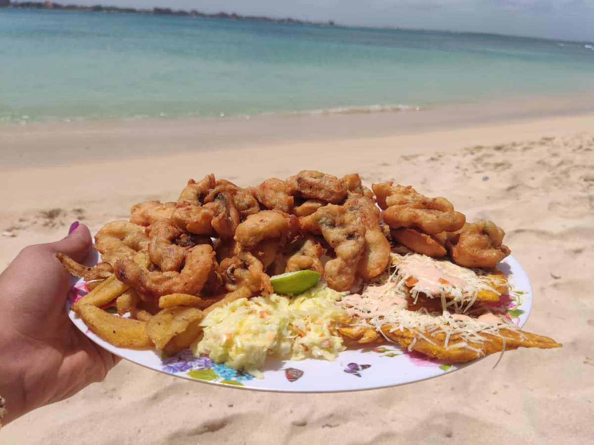 Otro de nuestros servicios que te podemos brindar es que puedes organizar tus excursiones desde cualquier parte de Venezuela y visitarnos en Chichiriviche estado falcón 🏝️

Dónde te hacemos traslado a los Cayos y también te ofrecemos servicio de restaurante