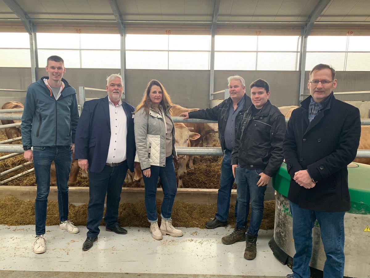 Voor ons zijn boeren altijd belangrijk geweest in onze provincie en zullen dat ook altijd blijven. Daarom bezochten we samen met <a href="/lepolder/">Petra Lepolder</a>, kandidaat Statenlid #4 voor <a href="/VVDBrabant/">VVD Brabant</a>, afgelopen zaterdag het circulaire boerenbedrijf E. Nieuwenhuizen&amp;zn in Sprang-Capelle!🐄🌱
