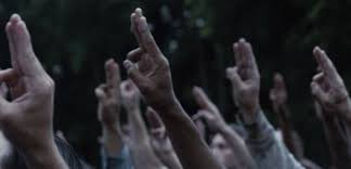 darrenvil12's tweet photo. this the only three finger combo they had in the hunger games… OFC THEY’RE HUNGRY #netflix #sorrymiley https://t.co/plEz6ik16H