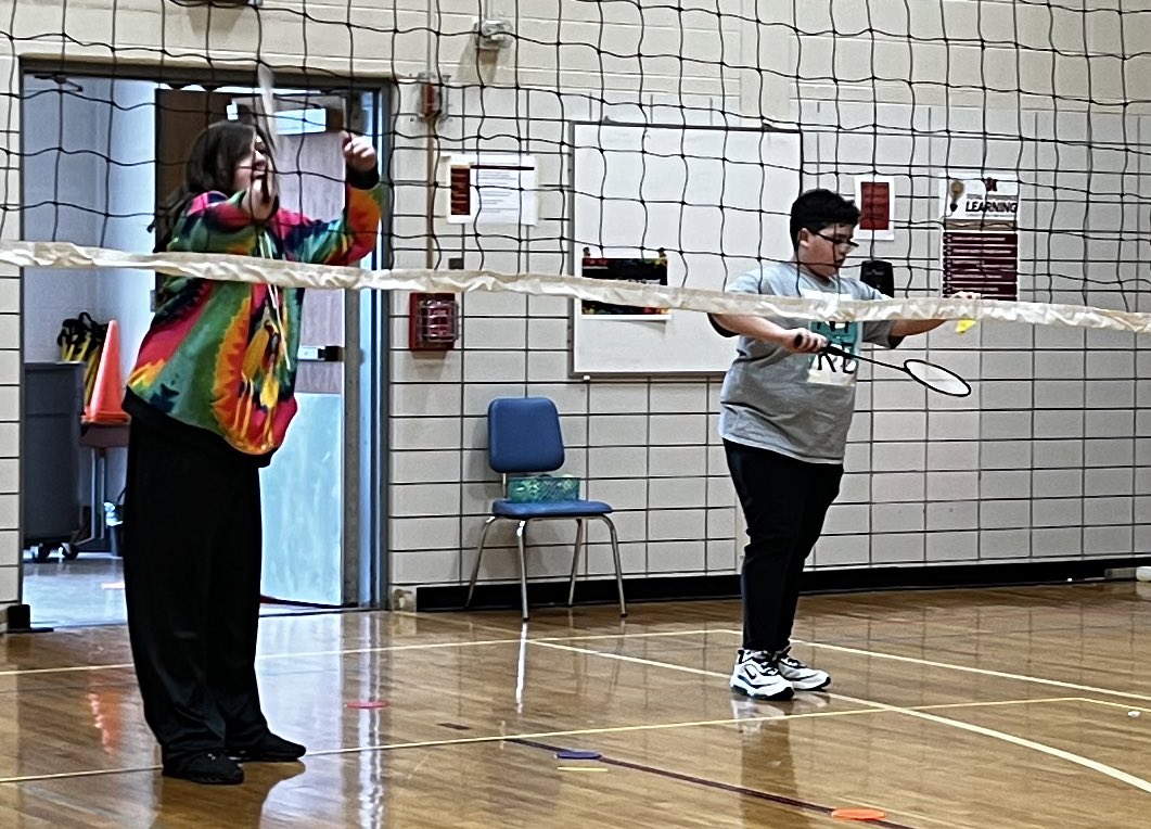 MrsMohl_HPE's tweet photo. Badminton time! 🏸 huge shoutout to our HS PE peeps for running a few extra rackets down to us in a pinch! 🙌🏻 #GMMSPE https://t.co/6lfBQVzbzN