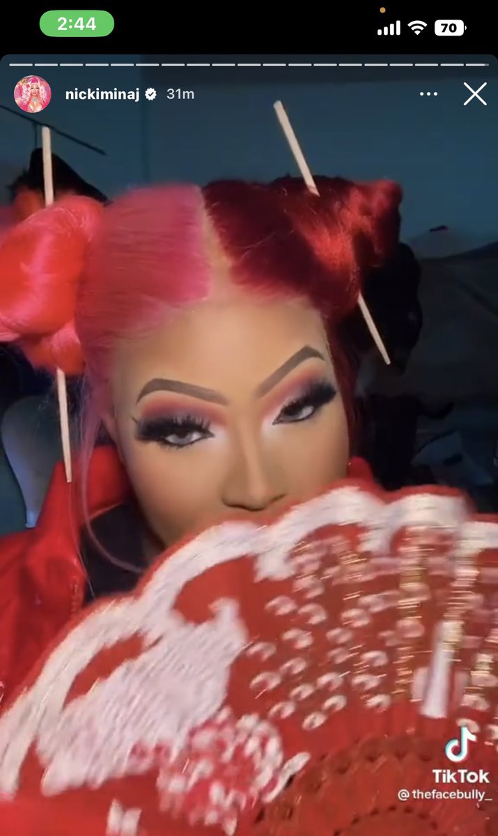 TheFaceBully94's tweet photo. ITS UP FROM HERE ! IM FRAMING THIS ASAP ❤️‼️🥡
YA'LL SEE WHY @NICKIMINAJ IS QUEENNNNNN !
Ya'll go stream #rubyreddasleeze 🥡🥢
#NickiMinaj #barb #barbz #RubyDaSleeze https://t.co/xVwyo4D7Vd