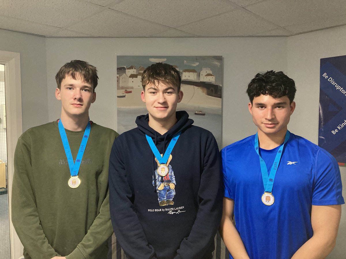 Congrats to our English Schools Swimming Association Waterpolo National Bowl Final winners!!!
Etonhurst heroes including the winning goal scorer!!
Go Eagles 🦅 
🟢🔴🔵🦅🦅⭐️⭐️🤽‍♂️🏊‍♂️🏊‍♂️🥇🏆🙌🙌
⁦<a href="/MillfieldSenior/">Millfield School</a>⁩