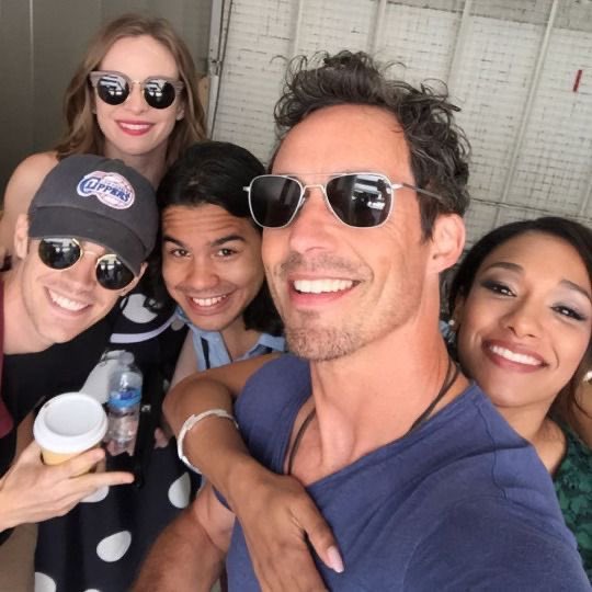 Xx_MlleReigns_'s tweet photo. They were all able to say goodbye to Barry and the Star Labs team. ⚡️
We will miss you friends. Really.
We'll meet Again. I know it. Together, forever and ever. ⚡️
#TheEnd #GoodByeFlash #ThanksForEverithing #TheFlash #GrantGustin @CW_TheFlash @dpanabaker @TheFlashPodcast https://t.co/PTwD54aZOs