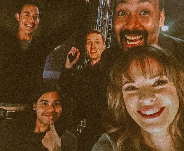Xx_MlleReigns_'s tweet photo. They were all able to say goodbye to Barry and the Star Labs team. ⚡️
We will miss you friends. Really.
We'll meet Again. I know it. Together, forever and ever. ⚡️
#TheEnd #GoodByeFlash #ThanksForEverithing #TheFlash #GrantGustin @CW_TheFlash @dpanabaker @TheFlashPodcast https://t.co/PTwD54aZOs