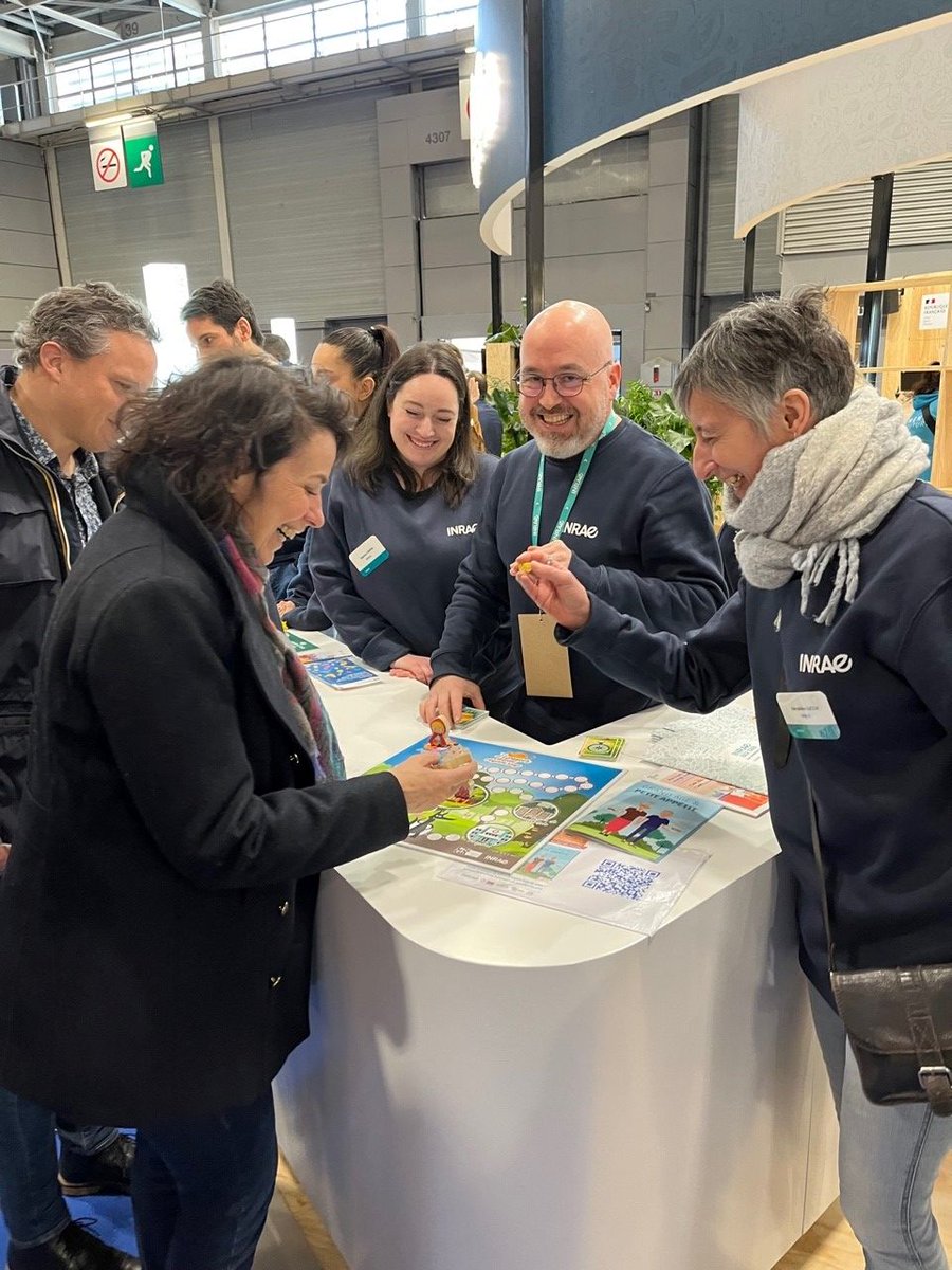 Quelques agents de ChemoSens et du #CSGA ont animé un stand au Salon International de l'Agriculture #SIA à Paris. Bel engouement lors du jeu pour la sensibilisation à la dénutrition chez les personnes âgées.