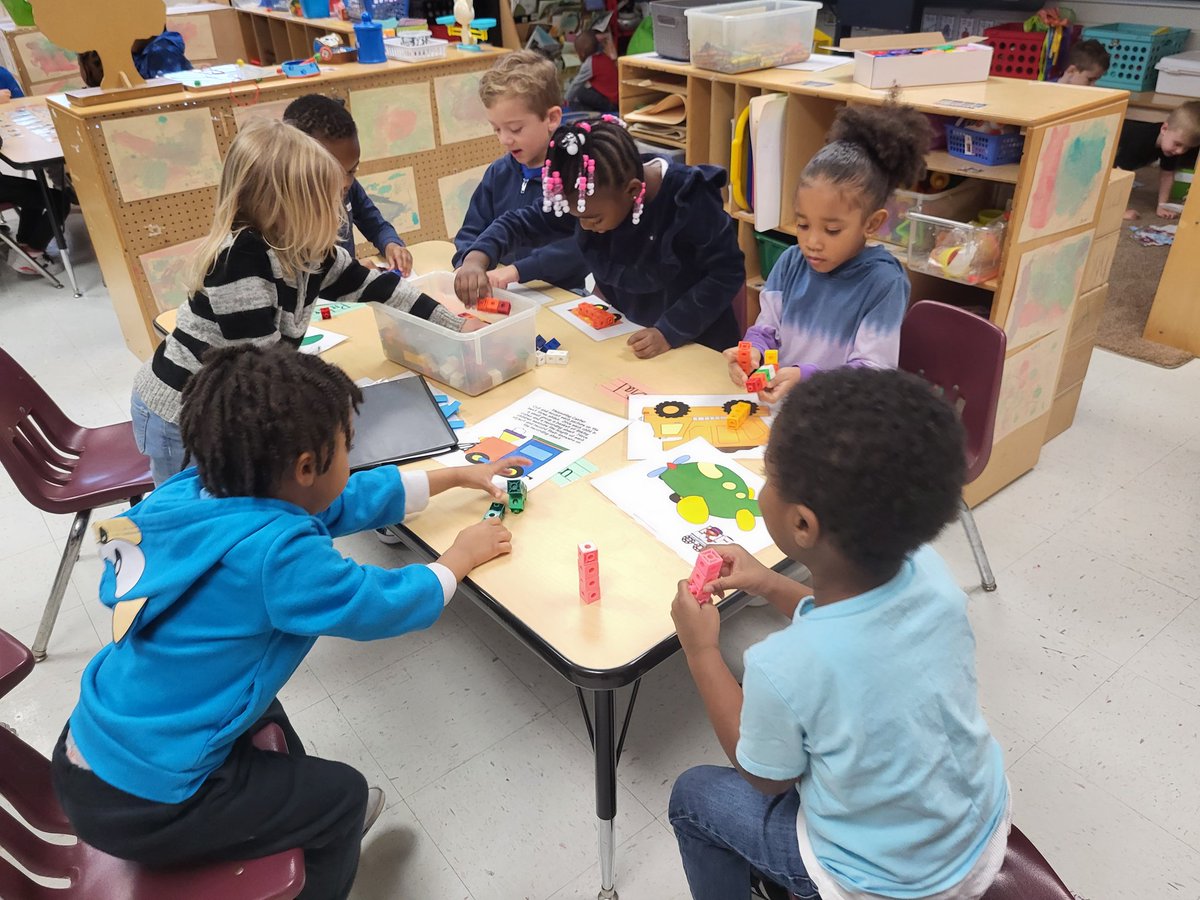 BassettRobin's tweet photo. Measuring vehicles with cubes.
#ncssbethebest
@HopeFBarr 
@RyanEarlJames 
@RPES_Cougars 
@Samantha_Fuhrey https://t.co/UyiWZvJfbC