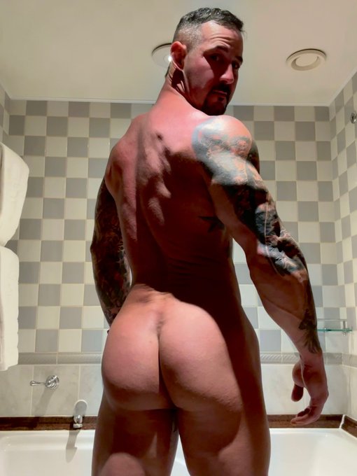 Cruise ship lighting 👌🏼 https://t.co/tsJRxkHUtq