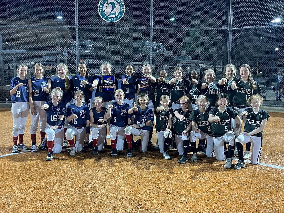 AveryWarren33's tweet photo. Had an amazing weekend with @sticks_irvin11 and won the March Madness Tournament! Had 2 monster doubles with the bases loaded to clear the bases and pitched in the championship game! Finished off the tournament with a lead of 8-0 in Conway. @SticksSoftball https://t.co/2uyRTOA5el
