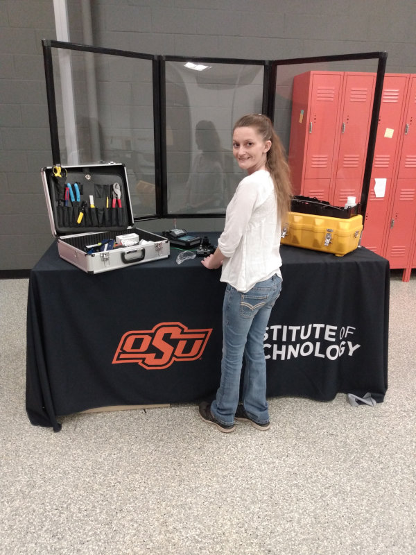 NTIAgov's tweet photo. โWe need more women out there in the field."
- Tonya Felsinger, a mother and grandmother who's pursuing a career as a fiber technician thanks to #InternetForAll funding.
Read her storyโฌ๏ธ#WICWeek
https://t.co/1P36TVNX4X https://t.co/SxxtlCfiDt