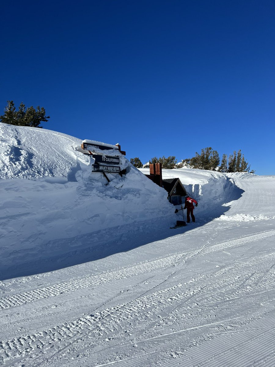 nlamm's tweet photo. So there’s the information center somewhere underneath all of this snow… and more snow is coming!! Stoke level over 3000 ❄️⛄️

Today                    Vs.   About a month ago https://t.co/2i3zgb5J9N