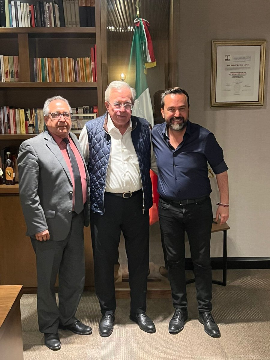 rochamoya_'s tweet photo. Recibí en mi oficina a @arturoavila_mx, titular de la Unidad de Enlace de la @SEGOB_mx, y al Dip. Ambrocio Chávez Chávez. Conversamos sobre la importancia de estrechar la coordinación y seguir trabajando de manera conjunta para las y los sinaloenses. https://t.co/c6DiW1fqtY
