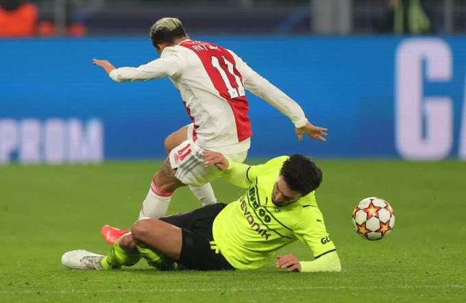 Borussia_Lukas tweet picture