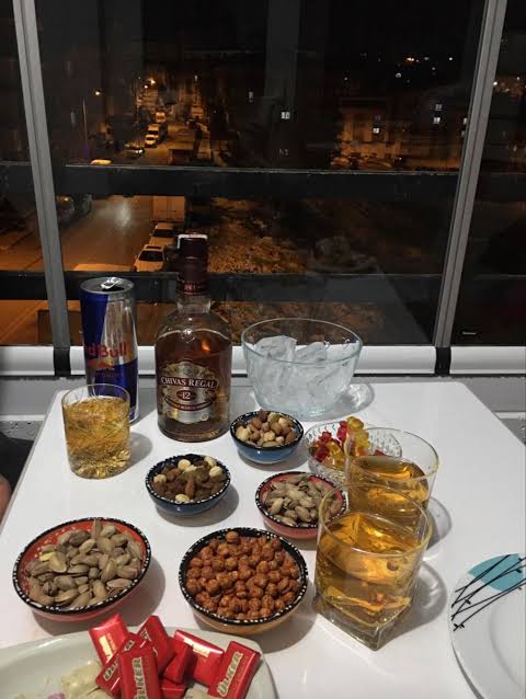 Bu gecede böyle olsun.🤪 #viski #alkol #adanatravestileri