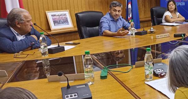 "Hay lugares que son muy críticos": Alcalde de Arica solicita apoyo del Estado ante ocupación migrante en playas, rotondas y bandejones dlvr.it/SkWxg7