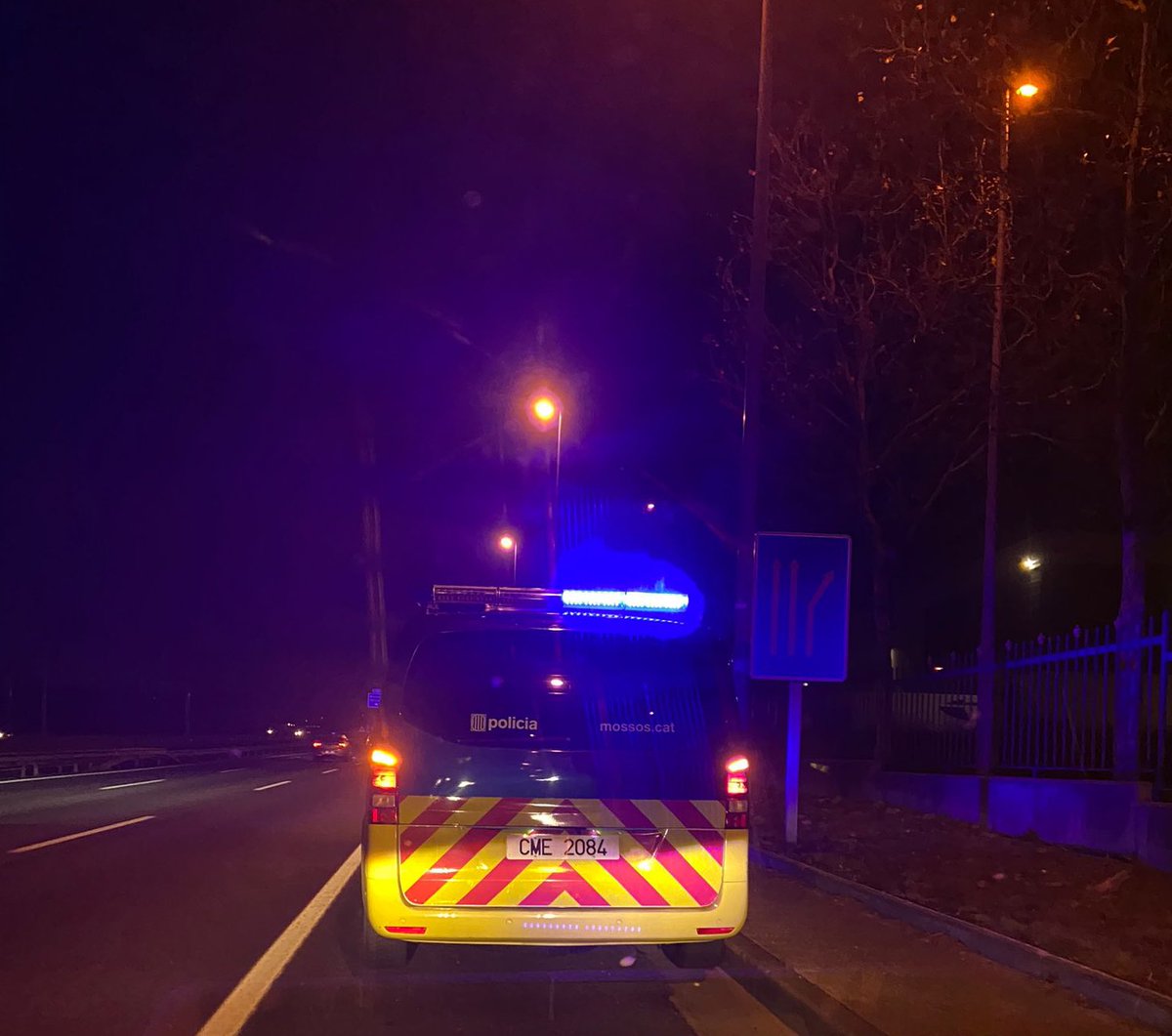 Una conductora denuncia que dos agents de trànsit de <a href="/mossos/">Mossos</a> li van posar anit 4 denúncies a la C-58 direcció Terrassa en menys de 20 minuts:
1a multa, 6/03/23, pk 6, 23:52h
2a multa, 7/03/23, pk 7, 00:01h
3a multa, pk 7, 7/03/23, 00:05h
4a multa, pk 16, 7/03/23, 00:11h
Motius 👇🏻