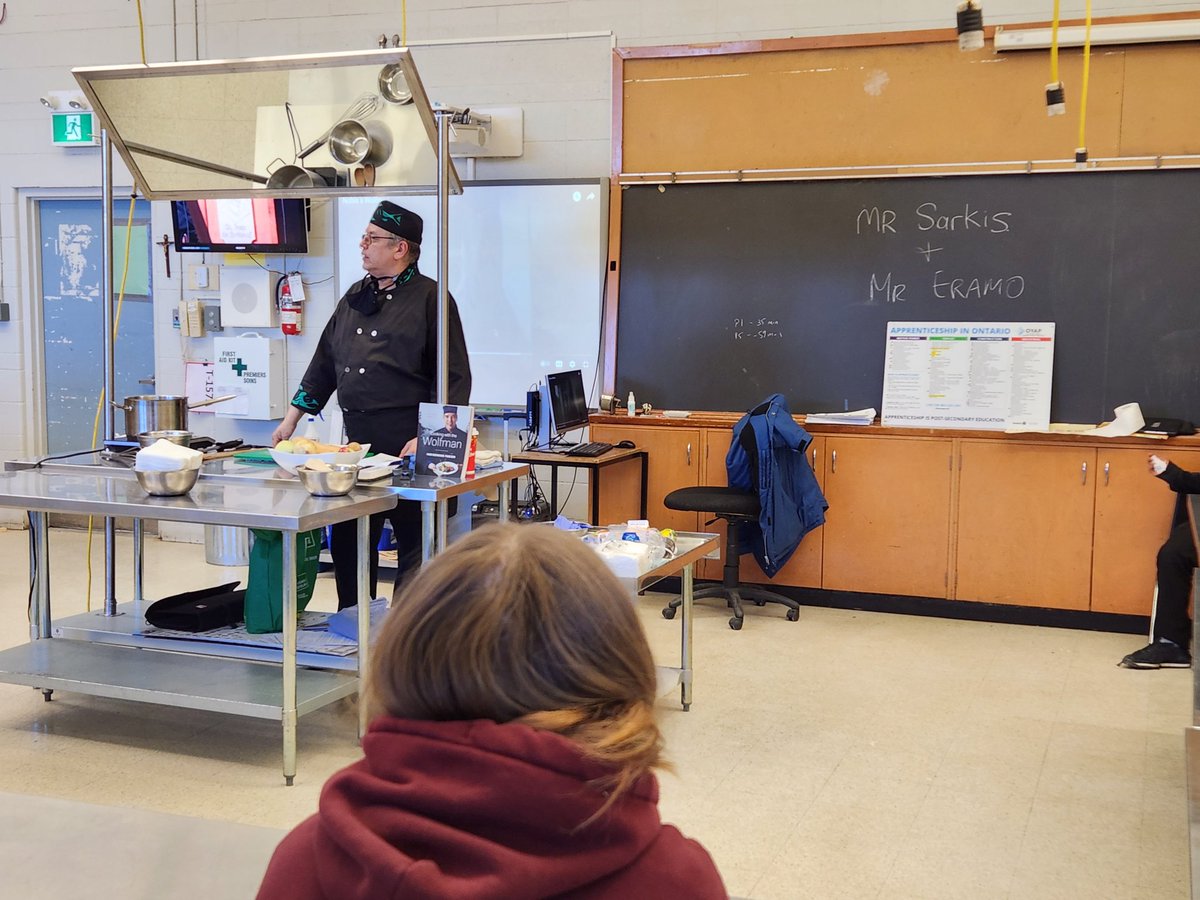 OYAPHWCDSB1's tweet photo. Cooking with Chef David Wolfman @aboriginalchef with students at @SJB_TV learning Indigenous recipes and cooking career pathways #415A #oyaphwcdsb @HWCDSB @OyapPajo @PrincipalSjb @DeanDiFrancesco https://t.co/MXE6ITmnn9
