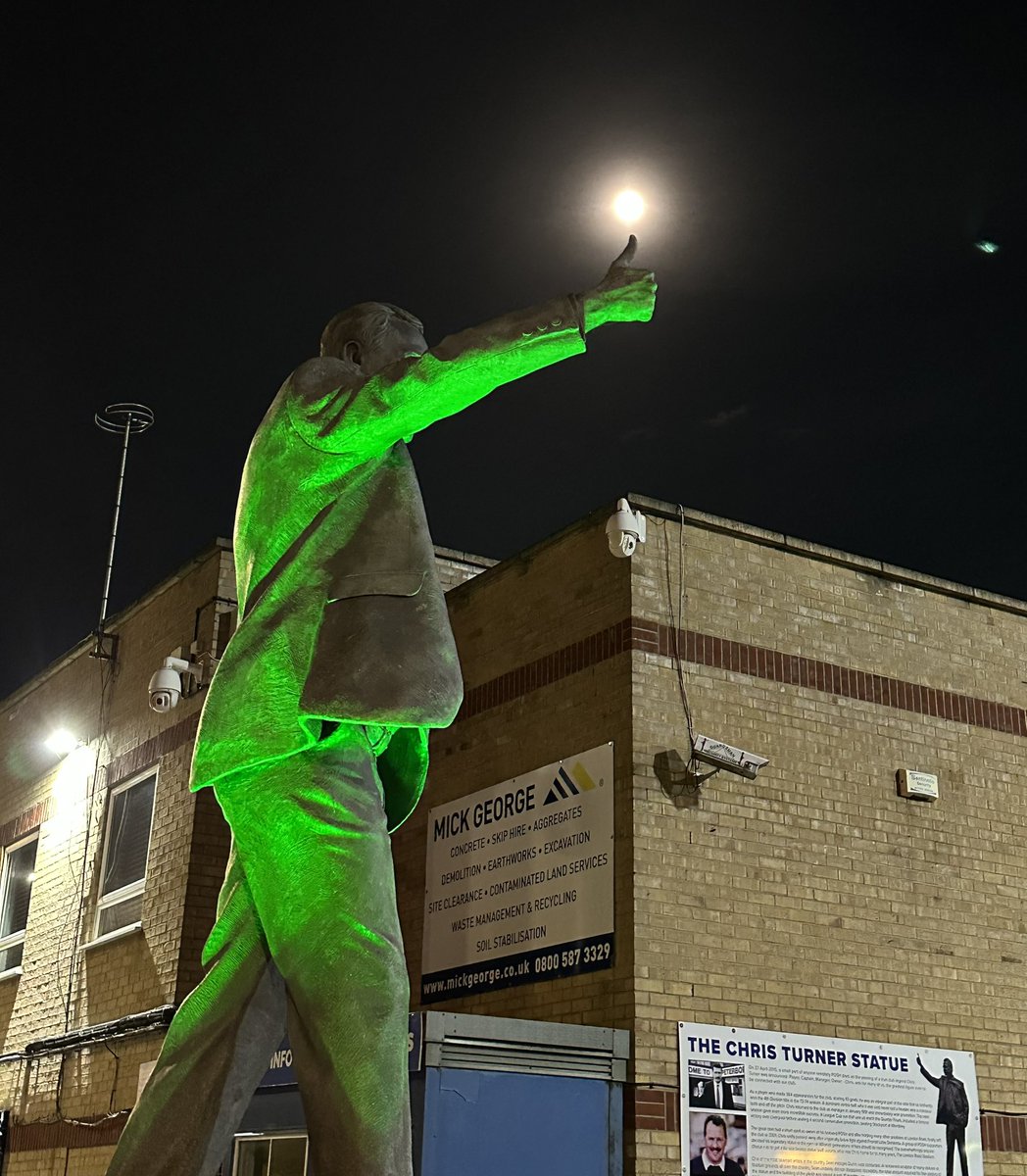 TobyWoody's tweet photo. Chris Turner clearly pleased about tonight’s 2-1 win v Shrewsbury - even the moon sat neatly on his thumb #pufc @theposh @DMAC102 https://t.co/L05nRuHKlV