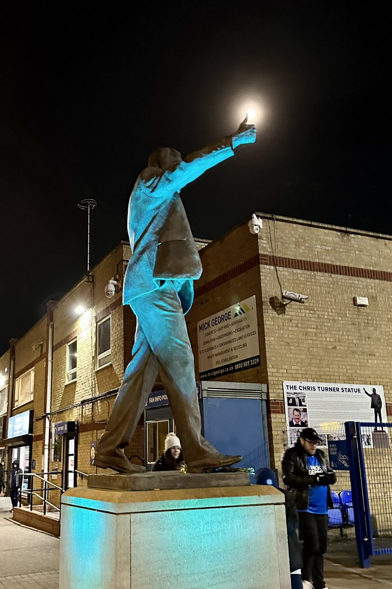 TobyWoody's tweet photo. Chris Turner clearly pleased about tonight’s 2-1 win v Shrewsbury - even the moon sat neatly on his thumb #pufc @theposh @DMAC102 https://t.co/L05nRuHKlV