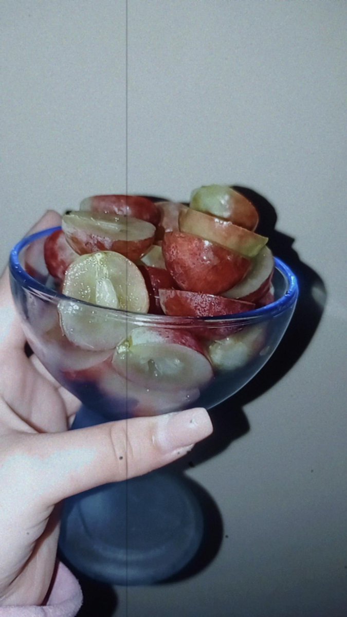 1 ano depois 😅...
... Digam me que não sou a única que odeia o sabor das grainhas das uvas 🫣