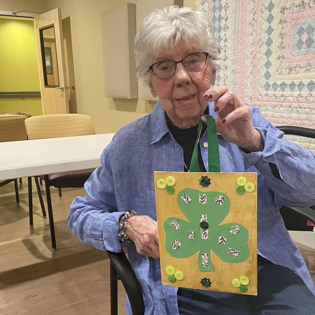 DanburyLiving's tweet photo. Feeling Lucky? ☘️☘️☘️
Danbury #Wooster residents tapped into their inner leprechauns when creating their latest mosaic art pieces.
#danburydifference #ohio #SeniorCare #seniorliving #seniorcitizens #art #woosterohio #neohio #ohioliving https://t.co/fGdHiYH8Ps