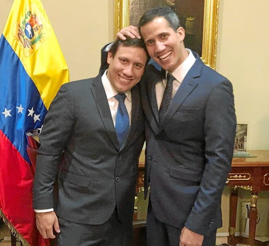 _RoqueCastro's tweet photo. Los hermanos mamandini de Corapal... Ahora Gustavo anda en Ferrari en las carreras de motos y alquila yates para pasear con prepagos de $ 3.000 el fin de semana... En Miami los llaman los nuevos ricachones de la revolución. Pensar que todavía hay inocentes que creen en Guaido. https://t.co/Fwzo6KZslq