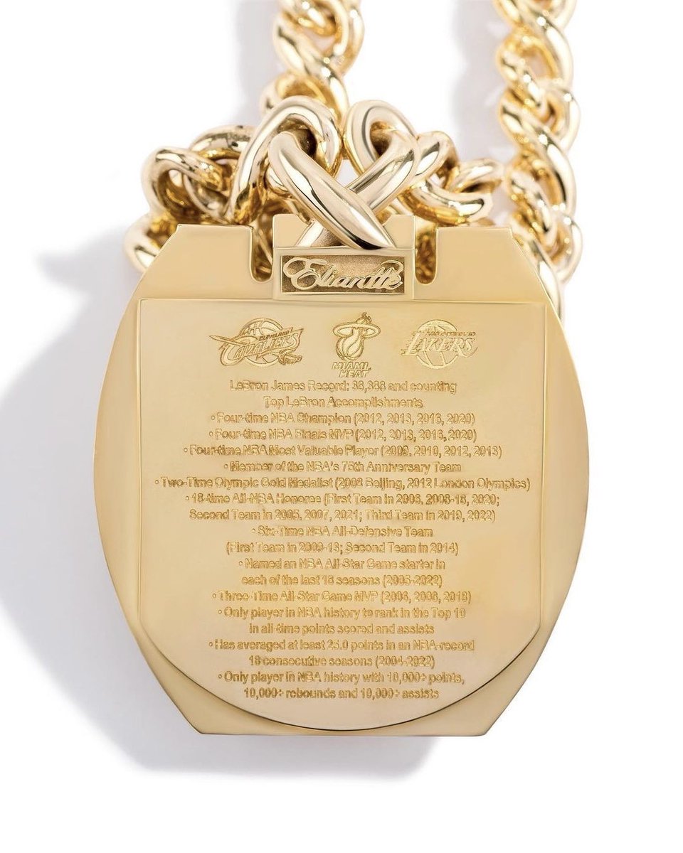 Bron got a custom chain commemorating his scoring title 👑🧊

(via eliantte/IG)