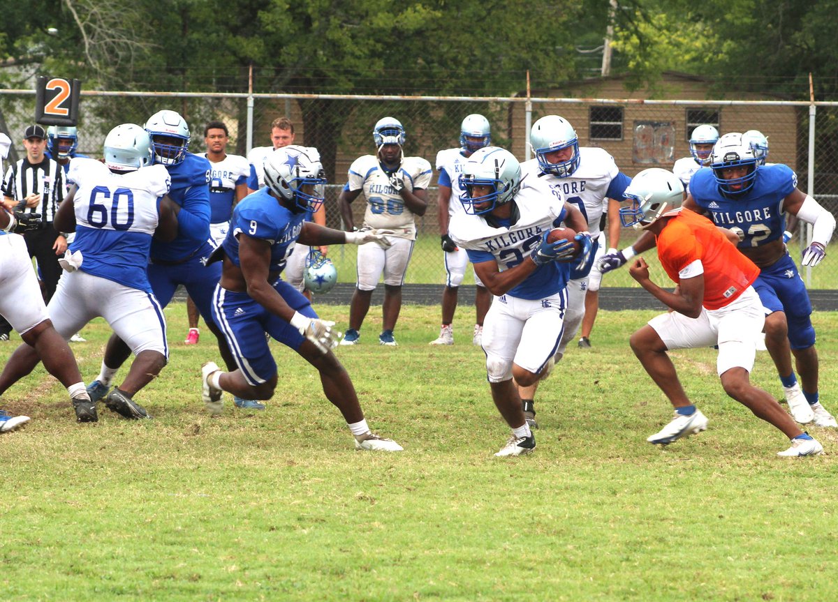 TrayveonEpps's tweet photo. What School has a RB/Athlete that can run a 4.31...40-yard dash??? - @KC_MTXE Don't let the size fool you...I am a BEAST on the Field...RB, Slot Receiver, Athlete, Kick Return...I got you! #GainingWeightDaily #SpringFootball https://t.co/4AneRPO58g